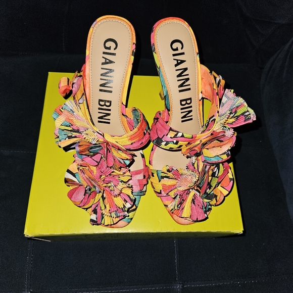 GIANNI BINI HARDAWAY SANDAL FLORAL size 9.5 - Picture 6 of 6
